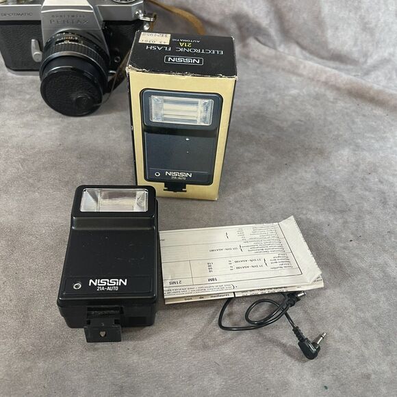 Pentax Spotmatic 35mm SLR Film Camera with Super Takumar lens & Wide Angel Lens - Picture 6 of 16